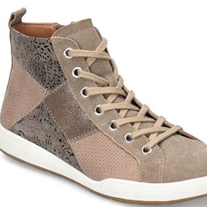 Comfortiva Women's Lupine High Top Shoes